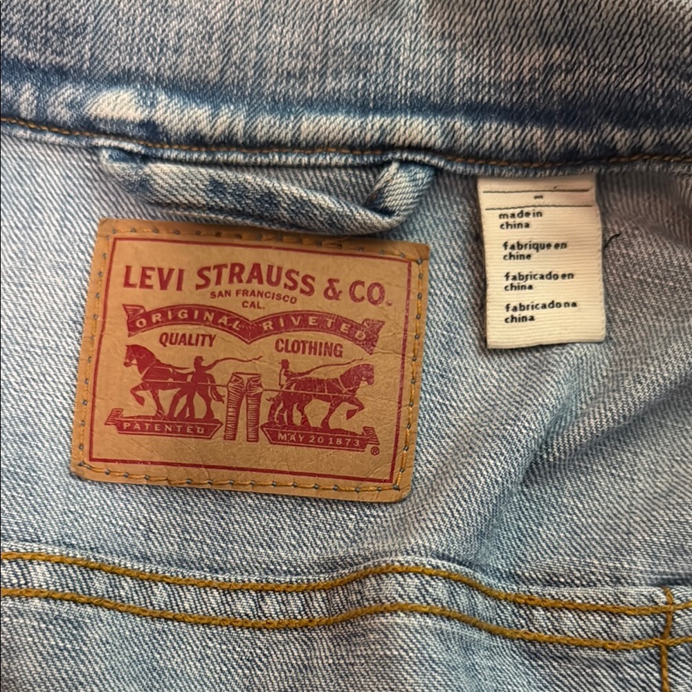 Levi's Women's Light Blue Jean Jacket - Picture 3 of 3